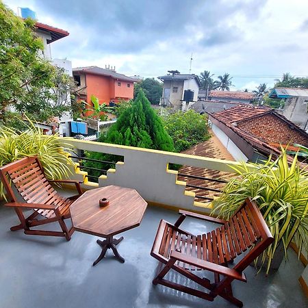 Sweden Inn Guesthouse Hikkaduwa Extérieur photo