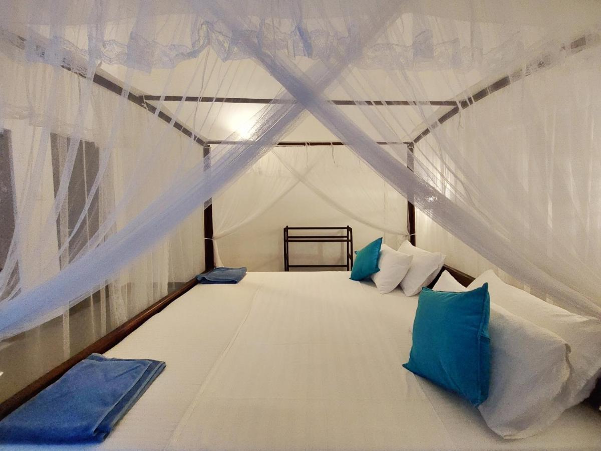Sweden Inn Guesthouse Hikkaduwa Extérieur photo